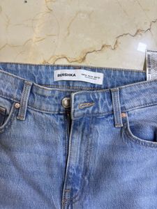 Bershka brand new Hight waist Light Wash Flared/be