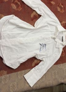 White Button-Up Shirt with Embroidered "Sun Sea Lo