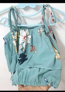 🪻Floral Off-Shoulder Crop Top