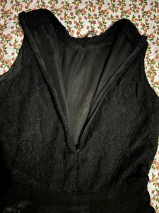Chic Black Lace &amp; Pleated Dress
