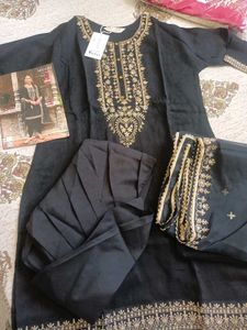 Elegant Black Embroidered Kurta