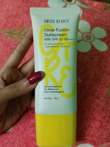 Swiss Beauty Glow Fusion Sunscreen SPF 50