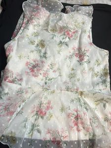 White Floral Peplum Top (8-10)year Girl