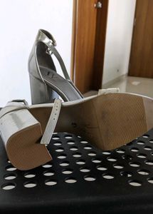 🥰Stylish Silver Block Heel Sandals🥰