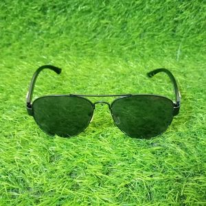 Stylish Black Aviator Sunglasses