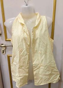 Women's Sleeveless Collared Button-Up Top