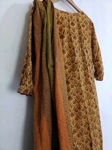 AKS Floral Print Kurta Suit Set