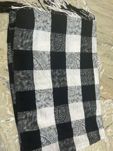 Stylish Black & White Checked Scarf