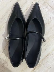 Chic Black Pointed Toe Mary Janes
