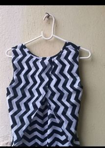 SET of two Pretty Tops 💙