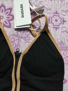 Savana Black Zip Front Sports Bra