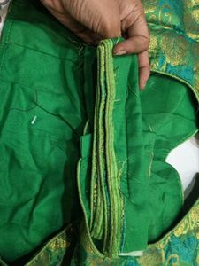 Green Leafy Pattern ☘️Blouse
