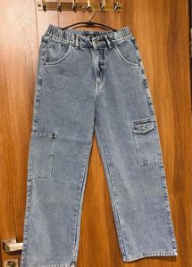 Trendy Light Wash Cargo Jeans