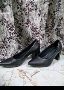black pump block heel
