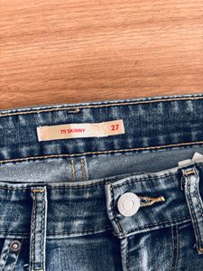 Levis Women Blue 711 Skinny Fit Light Fade Jeans