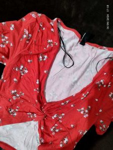H&amp;M DIVIDED TOP 🌸