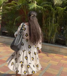 Cute Daisy Print Tiered Midi Dress