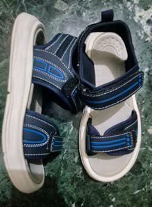 New senior boys sandal in size 4