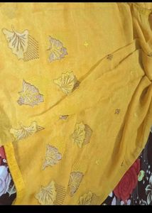 Elegant Yellow Saree with Leaf Motifs