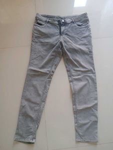 Red Cropped T-Shirt with Grey Jeans