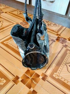Stylish Crocodile Print Handbag