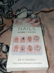Chic Heart Press-On Nails