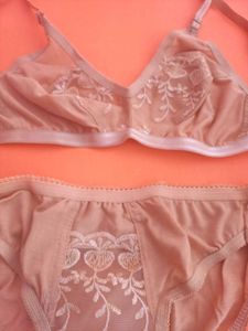 Lace Bra &amp; Panty Set