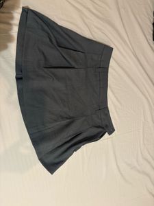 H&amp;M Grey Pleated Mini Skirt (S)