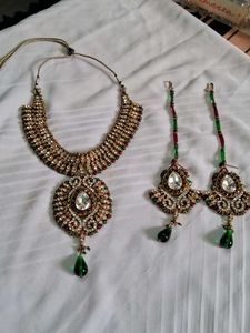 Exquisite Kundan Necklace & Earring Set
