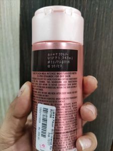 Lakme Peach Milk &amp; Mousse Foundation Set