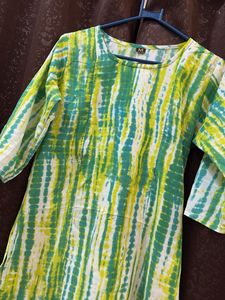 Stylish Tie-Dye Kurta Set feeding