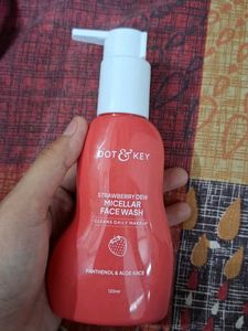 Dot & Key Strawberry Dew Micellar Face Wash