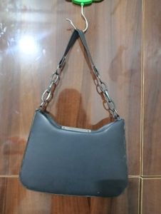 Chic Black Hobo Bag with Chain Strap