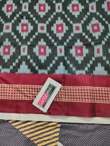 Elegant Ikat Silk  BlendSaree with Blouse Piece