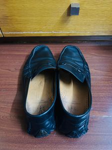 BLACK SHOES