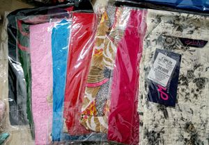 FREE DELIVERY 🚚 Bundle of 5 Ladies Tops