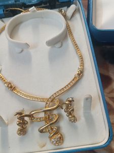 Vintage Gold Tone Jewelry Set