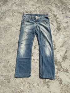 Distressed Wash Jeans