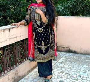 Elegant Black Kurta Set with Intricate Gold Embroi