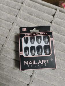 Press-On Nails for a Glam Look