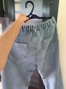 Light Wash Relaxed Fit Jeans