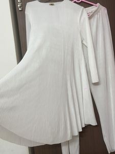 qissa New Elegant White Pleated Kurta Set