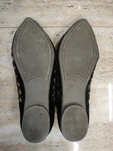 Stylish Black Flats