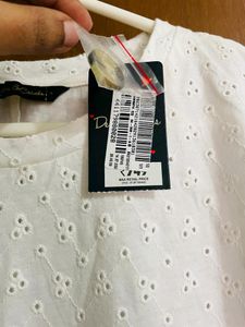 Schiffli Brand New White Tshirt, Size L