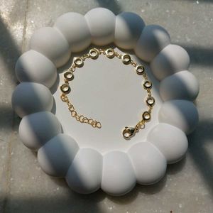 Delicate Gold Circle Bracelet