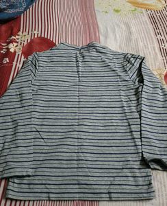 Stylish Gray Jeans with tshirt
