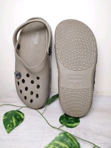 Neoz Modern Slip-On Clogs: Stylish Comfort Meets