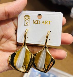 Elegant Gold Tone Calla Lily Earrings
