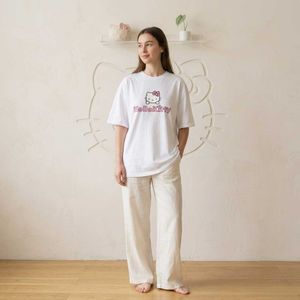 Hello Kitty Graphic T-Shirt (Oversized)