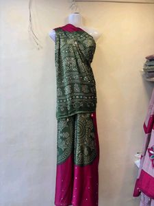megenta Bandhani Saree with mehndi Border